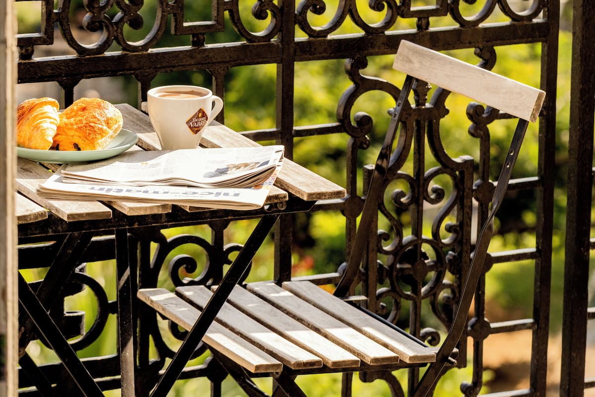 Superior Double Room, Balcony | Minibar, in-room safe, blackout drapes, soundproofing