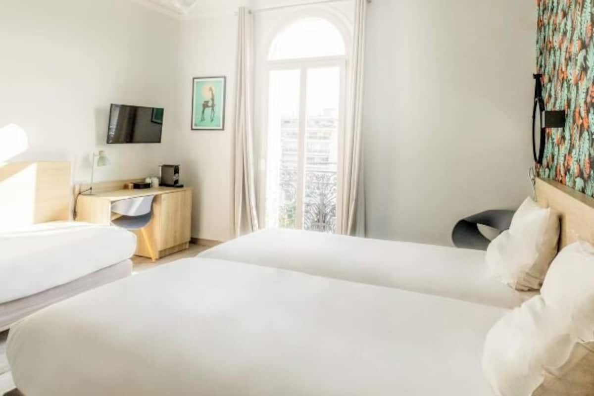 Zimmersafe, Verdunkelungsvorhänge, schallisolierte Zimmer