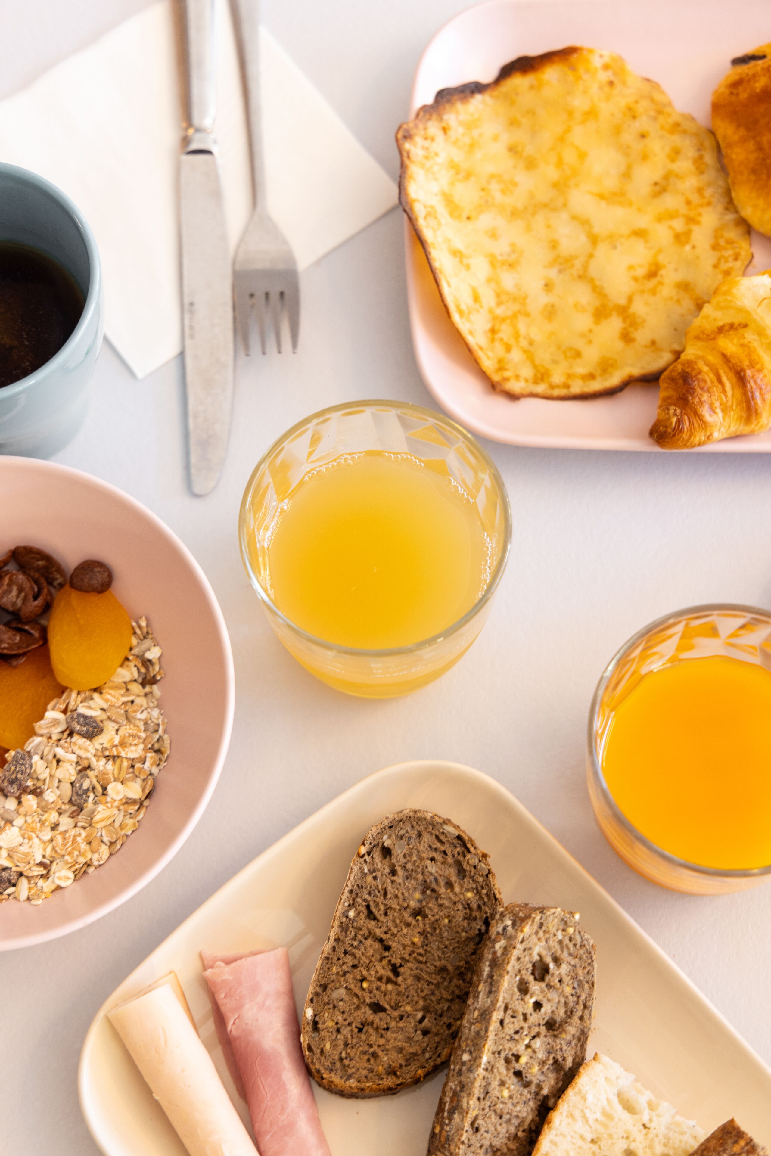 daily buffet breakfast (eur 15 per person)