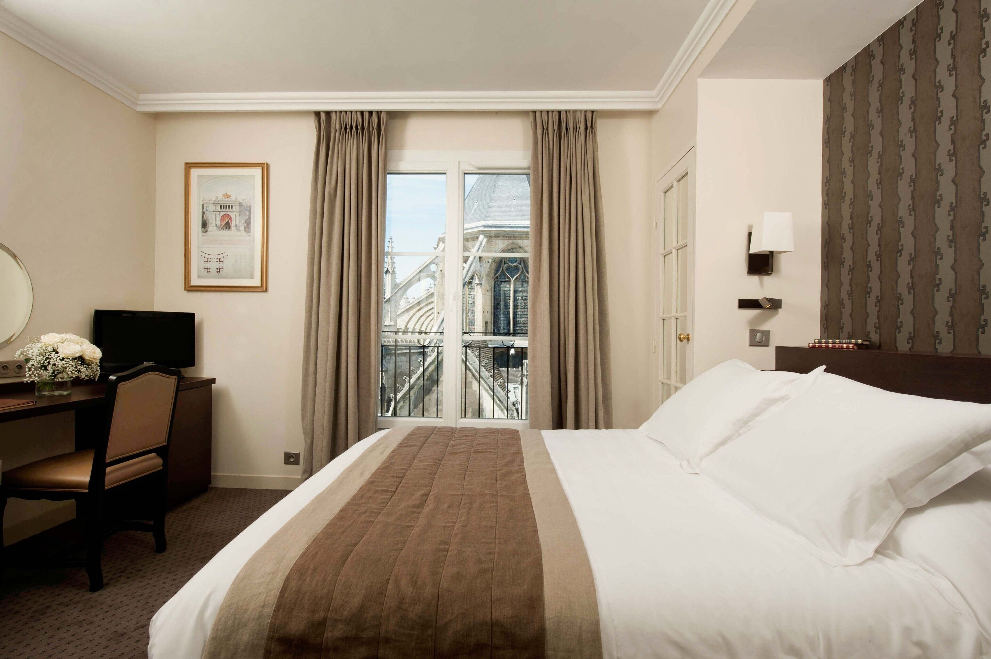 minibar, in-room safe, desk, soundproofing