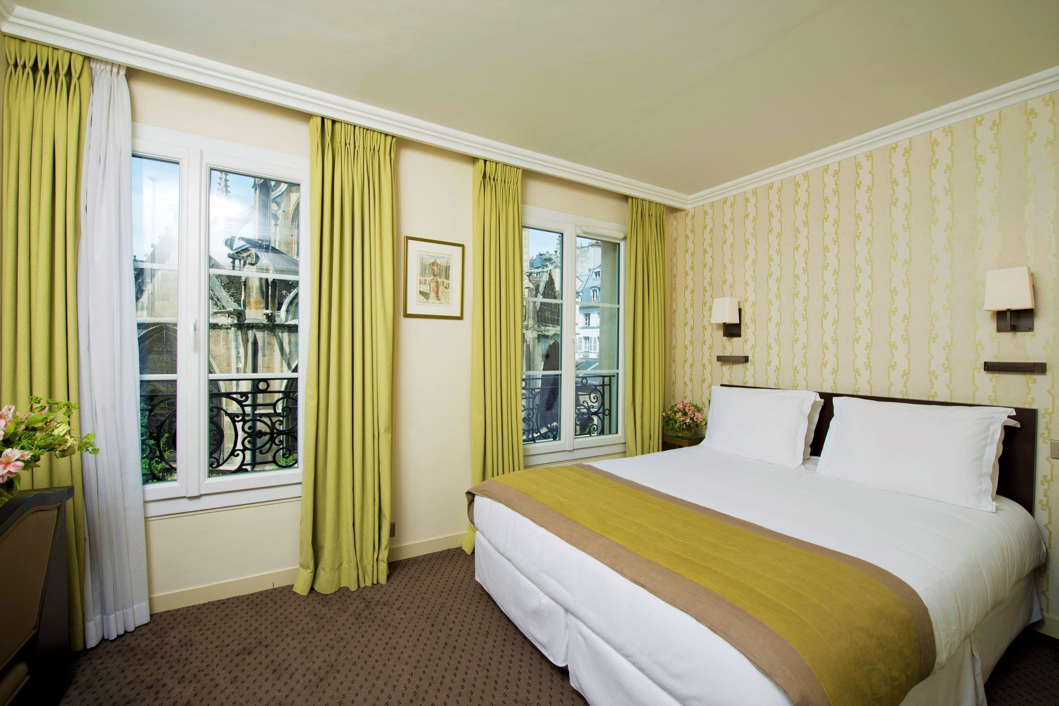 double room | minibar, in-room safe, desk, soundproofing