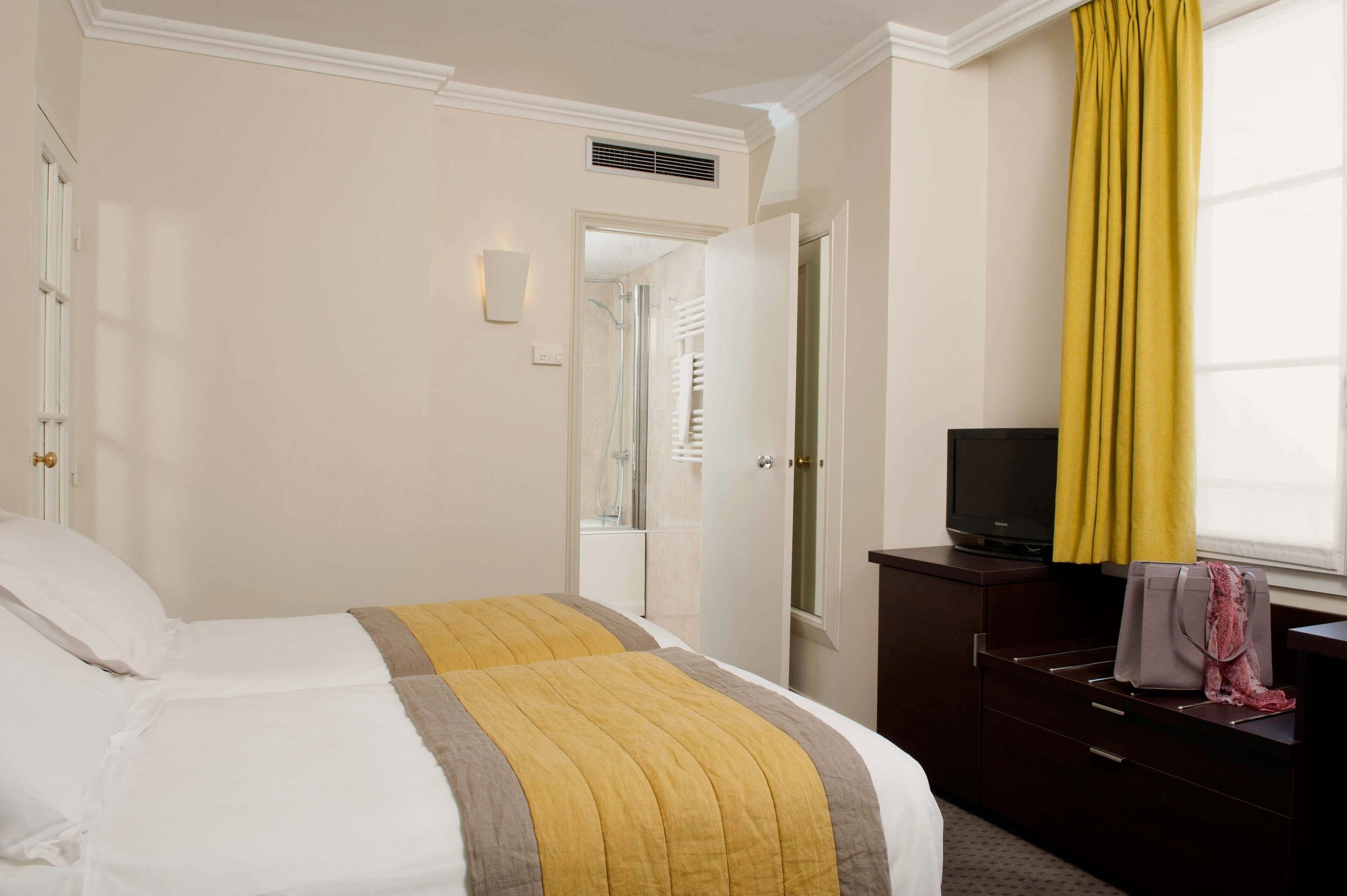 twin room | minibar, in-room safe, desk, soundproofing