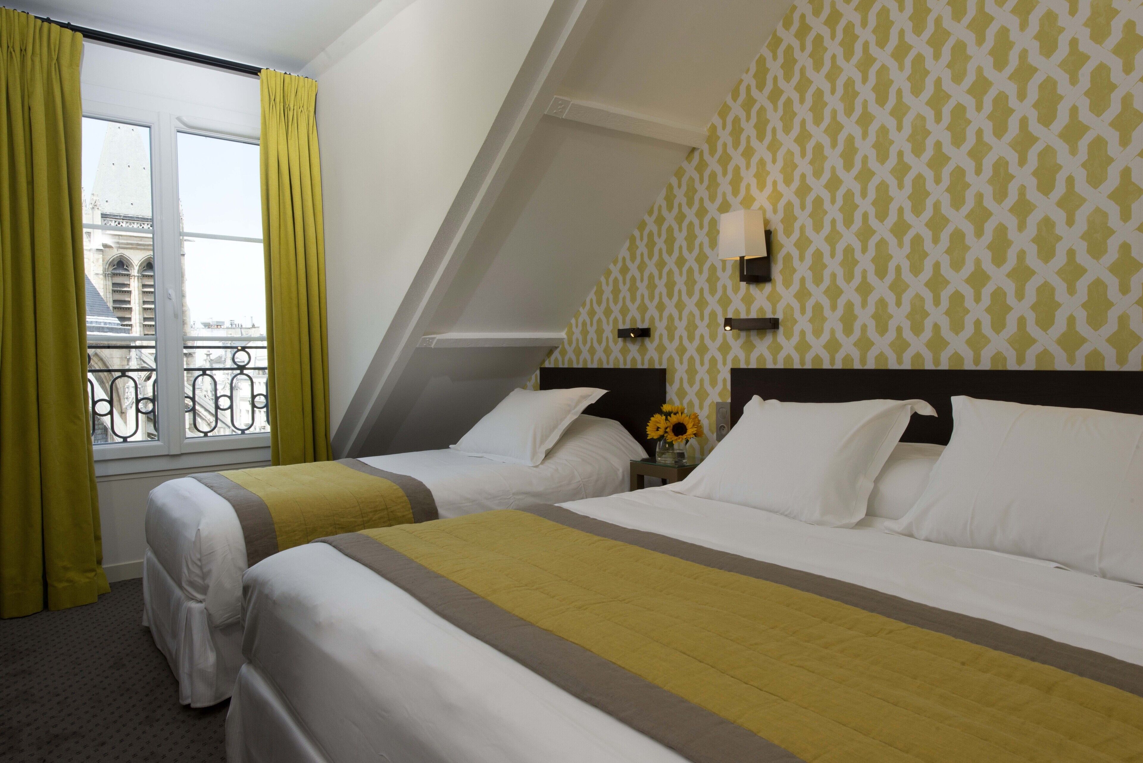 triple room | minibar, in-room safe, desk, soundproofing