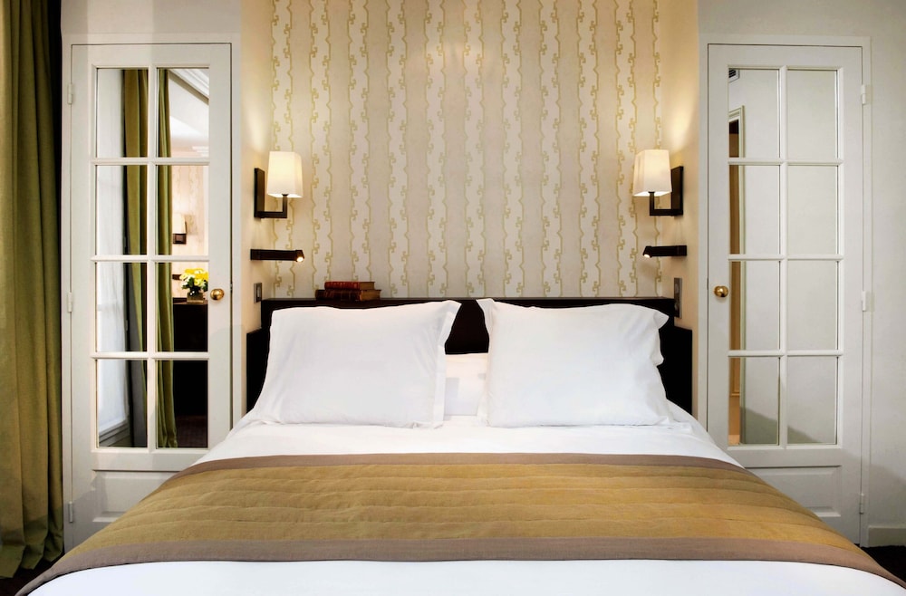Hotel Henri IV Rive Gauche by null