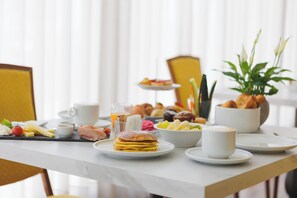 Café da manhã continental grátis durante a semana