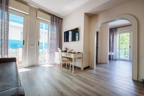 Junior Suite, Terrace | 1 bedroom, Egyptian cotton sheets, premium bedding, minibar