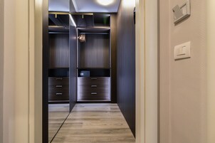 Junior Suite | Egyptian cotton sheets, premium bedding, minibar, in-room safe