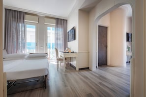 Suíte júnior, terraço | Roupas de cama de algodão egípcio, roupas de cama premium, frigobar