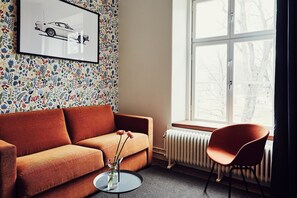 Superior Room, 1 King Bed, Non Smoking | Egyptian cotton sheets, premium bedding, pillow-top beds, minibar