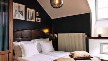 Classic Room, 1 Queen Bed, Non Smoking | Egyptian cotton sheets, premium bedding, pillowtop beds, minibar