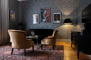 Suite, 1 King Bed, Non Smoking | 1 bedroom, Egyptian cotton sheets, premium bedding, pillowtop beds