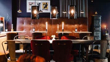 Frukost och middag serveras