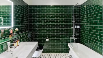 Superior Room, 1 King Bed, Non Smoking | Bathroom | Hair dryer, towels