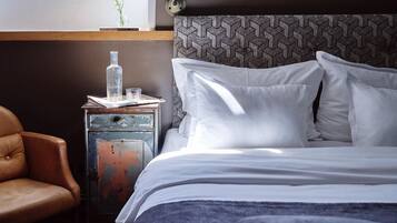 Egyptian cotton sheets, premium bedding, pillowtop beds, minibar