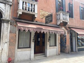 Fachada del alojamiento