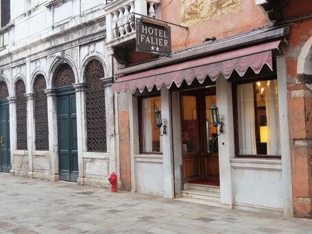Fachada de la propiedad