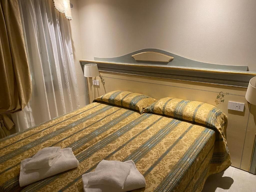 Standard Double Room | In-room safe, desk, free WiFi, bed sheets