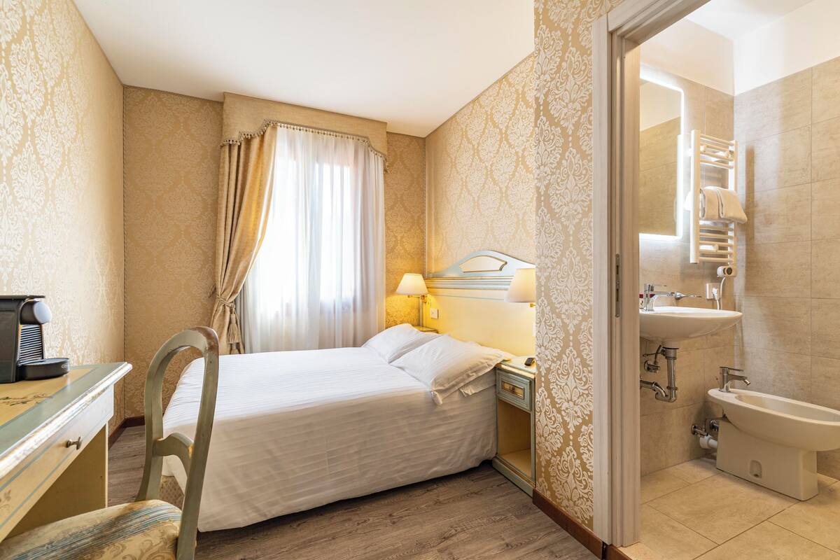 Economy Double Room | In-room safe, desk, free WiFi, bed sheets