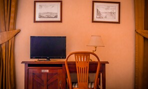 埃及棉床單、Select Comfort 床墊、迷你吧、房內夾萬