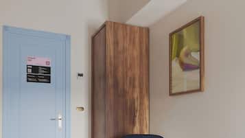 Small Room with Single Bed | Coffres-forts dans les chambres, rideaux occultants