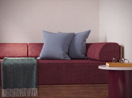 Large Room with Sofa Bed | Brankas, tirai kedap cahaya, dan setrika/meja setrika