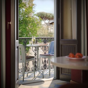 Large Room with Sofa Bed and Balcony | Balcone