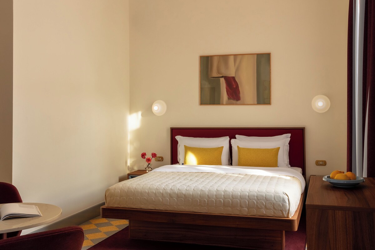 Large Room with Sofa Bed and Balcony | 客房內保險箱、遮光布/窗簾、熨斗/熨衣板、免費搖籃/嬰兒床