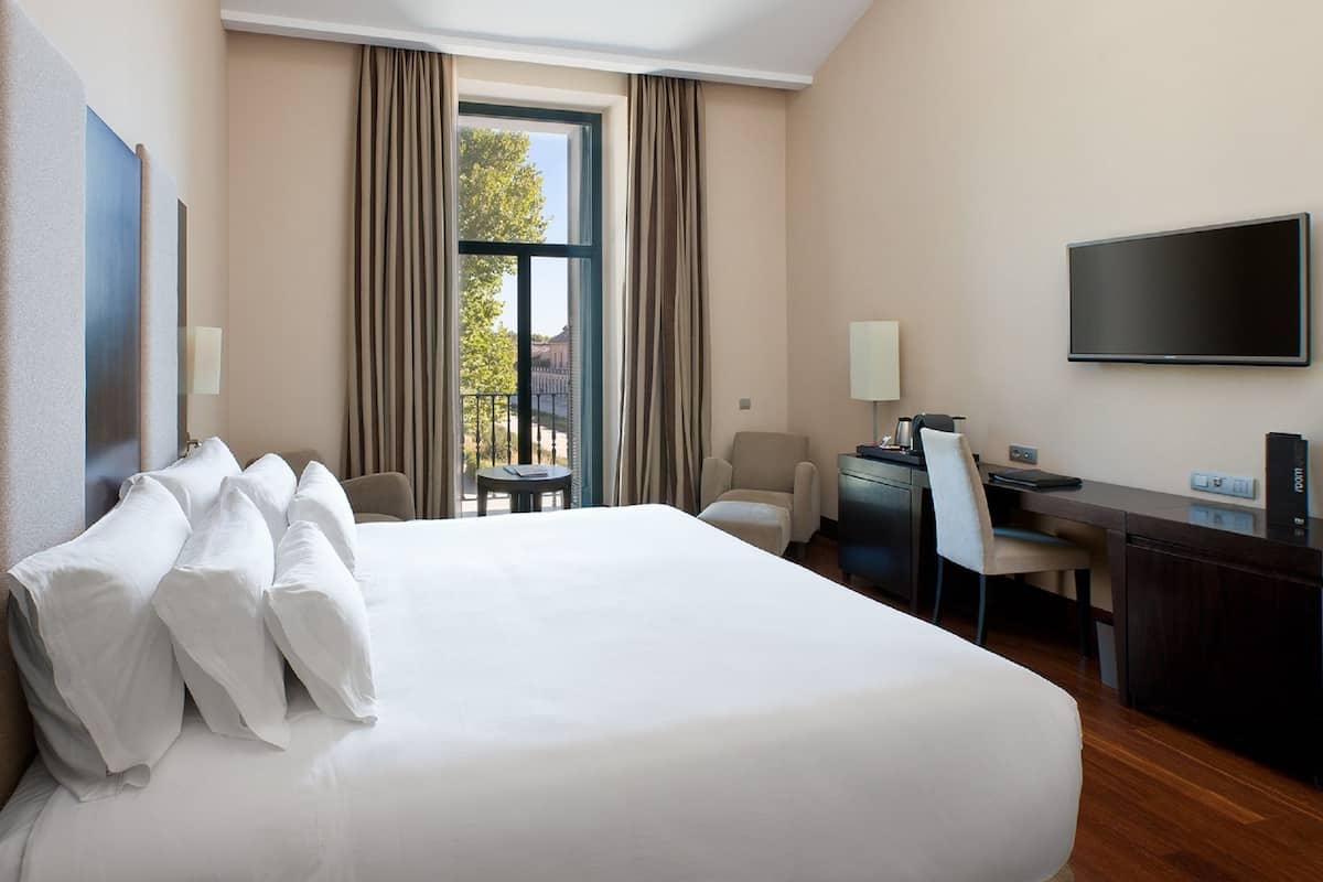 minibar, in-room safe, desk, blackout curtains