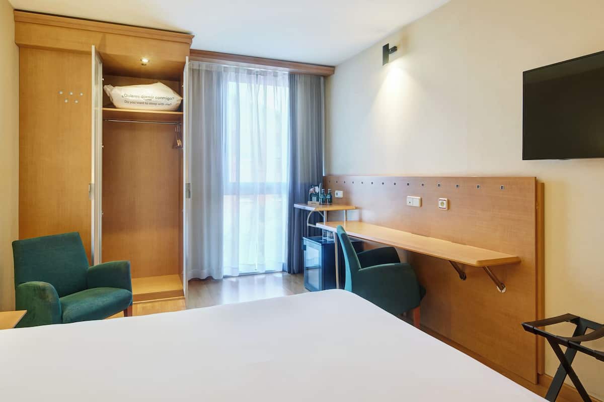 Minibar, in-room safe, desk, blackout drapes