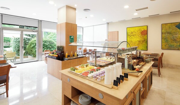 Dagelijks ontbijtbuffet (EUR 15 per persoon)