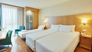 Family Room | Minibar, in-room safe, desk, blackout drapes