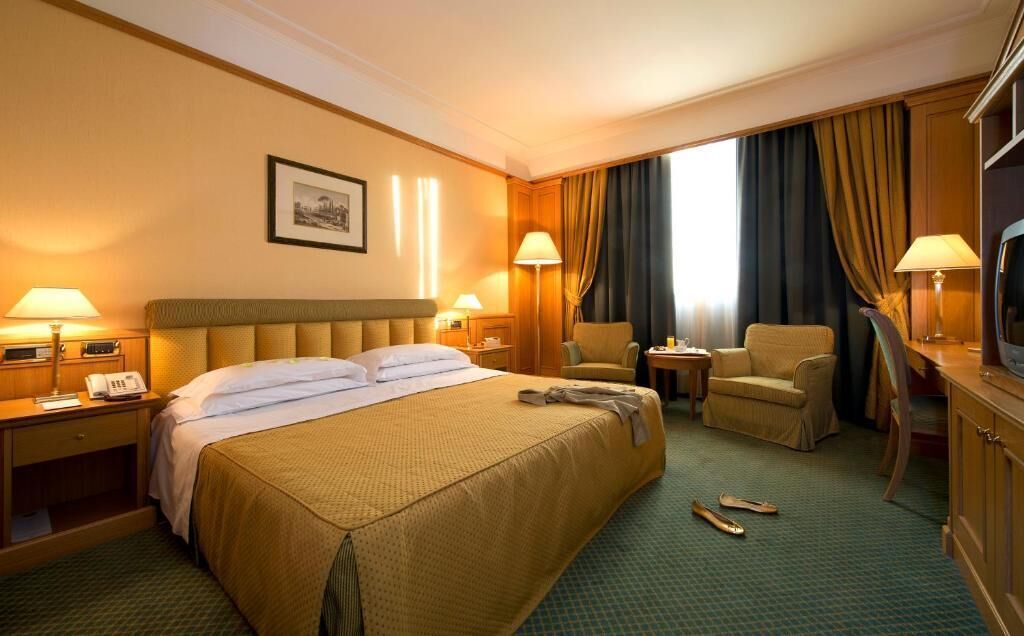Donzen dekbedden, een minibar, een kluis op de kamer, een bureau