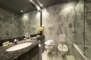 Free toiletries, hair dryer, slippers, towels - Grand Hotel Barone Di Sassj (Sesto San Giovanni)