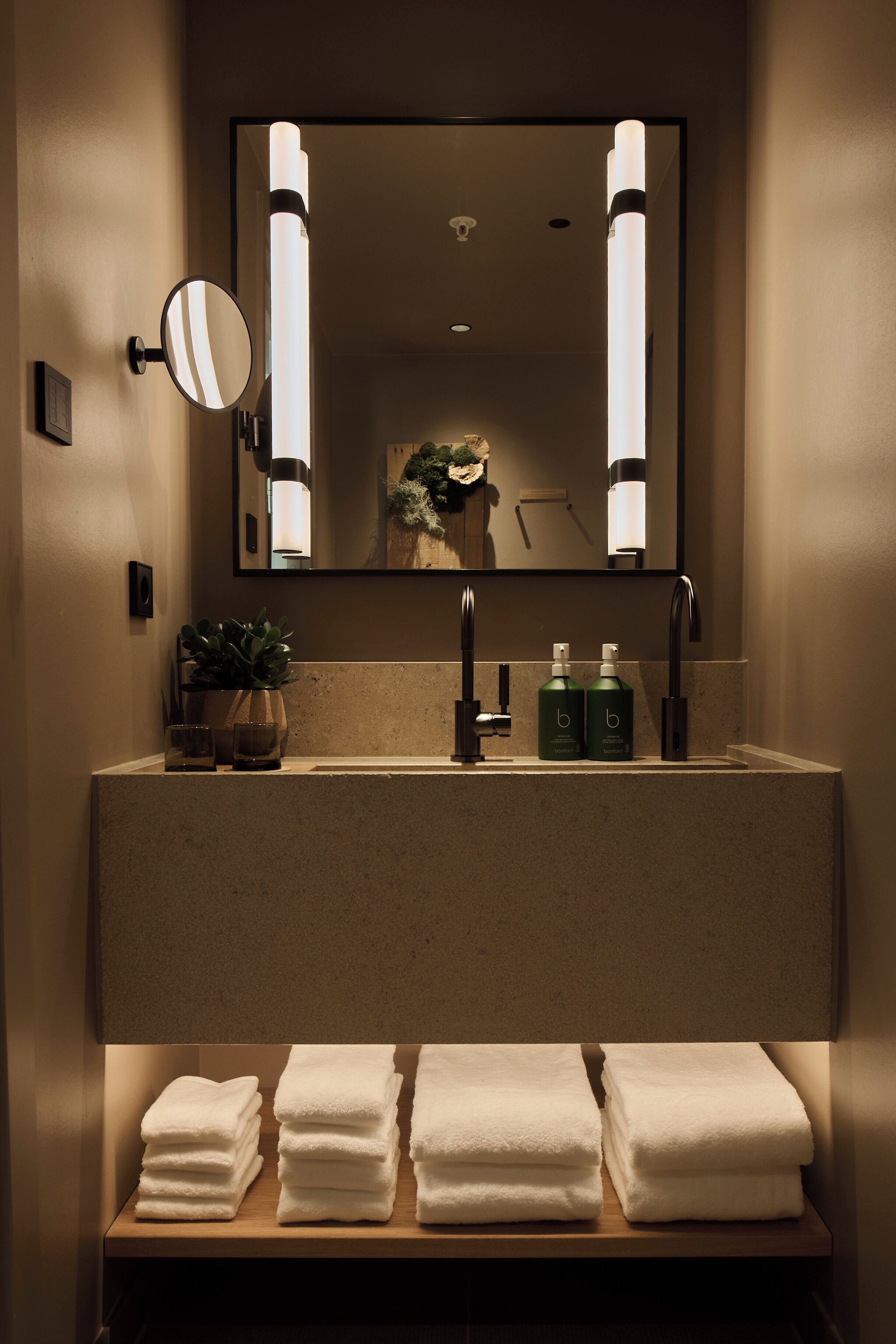 room, 1 queen bed (alcove) | bathroom | eco-friendly toiletries, hair dryer, bathrobes, slippers