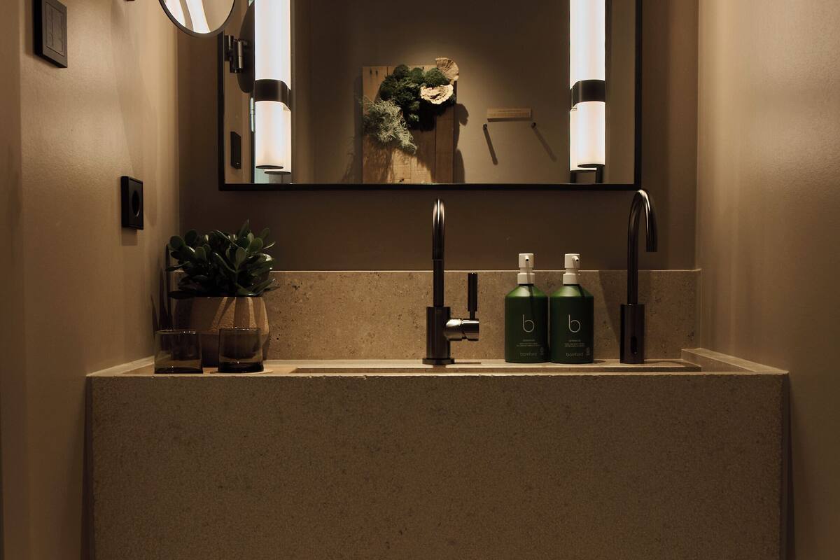 room, 1 queen bed (alcove) | bathroom | eco-friendly toiletries, hair dryer, bathrobes, slippers