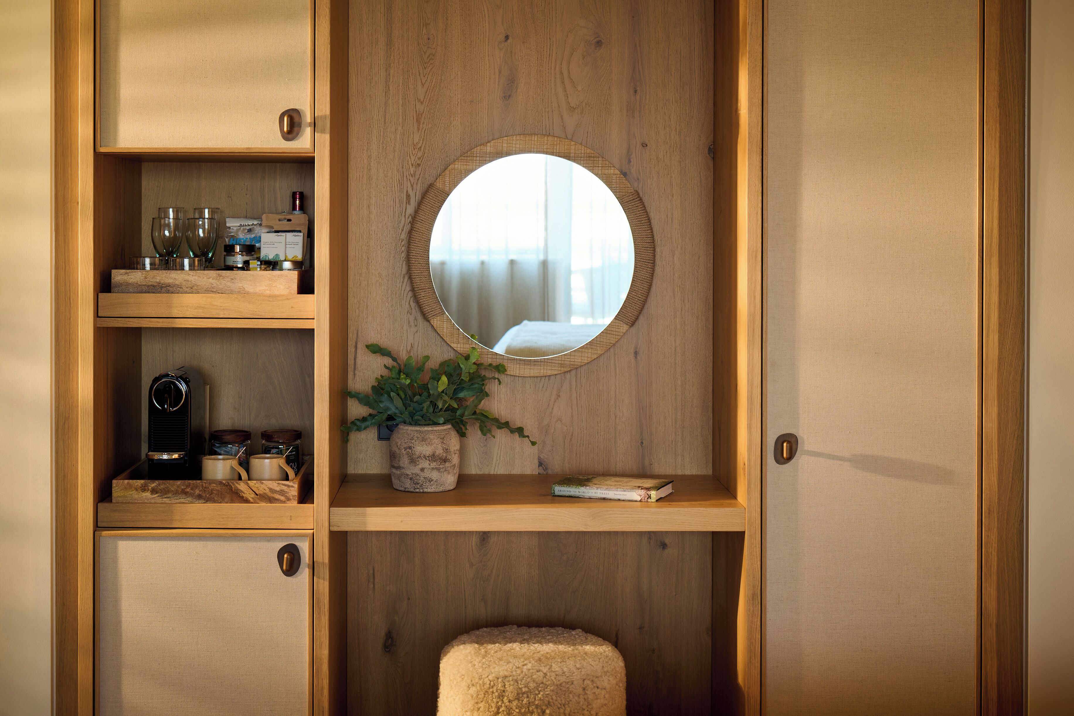 studio suite, 2 queen beds | premium bedding, minibar, in-room safe, desk