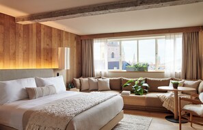 Habitación, 1 cama de matrimonio grande (Skyline) | Ropa de cama de alta calidad, minibar, caja fuerte y escritorio