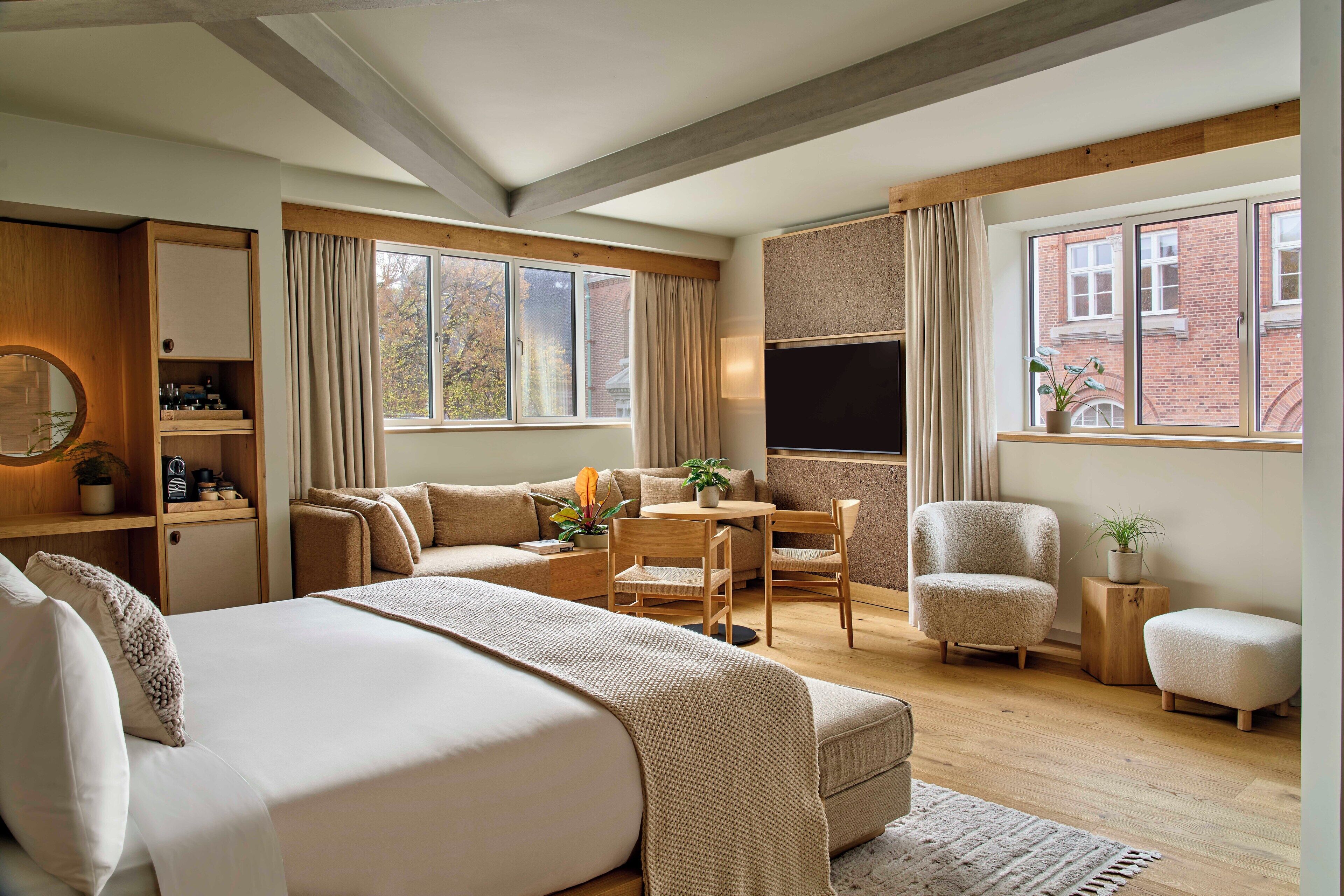 Junior Suite | Premium bedding, minibar, in-room safe, desk