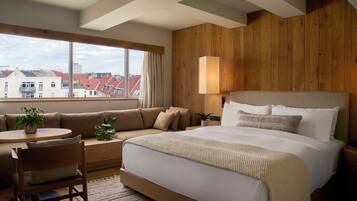 Room, 1 King Bed, Balcony (Skyline) | Premium bedding, minibar, in-room safe, desk