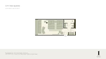 Plano de distribución del hotel CITY TWO QUEENS que muestra una puerta comunicante, dos dormitorios, un baño, una cocina y una sala de estar.