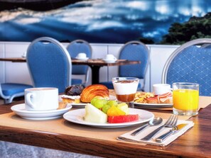 Se sirven desayunos 