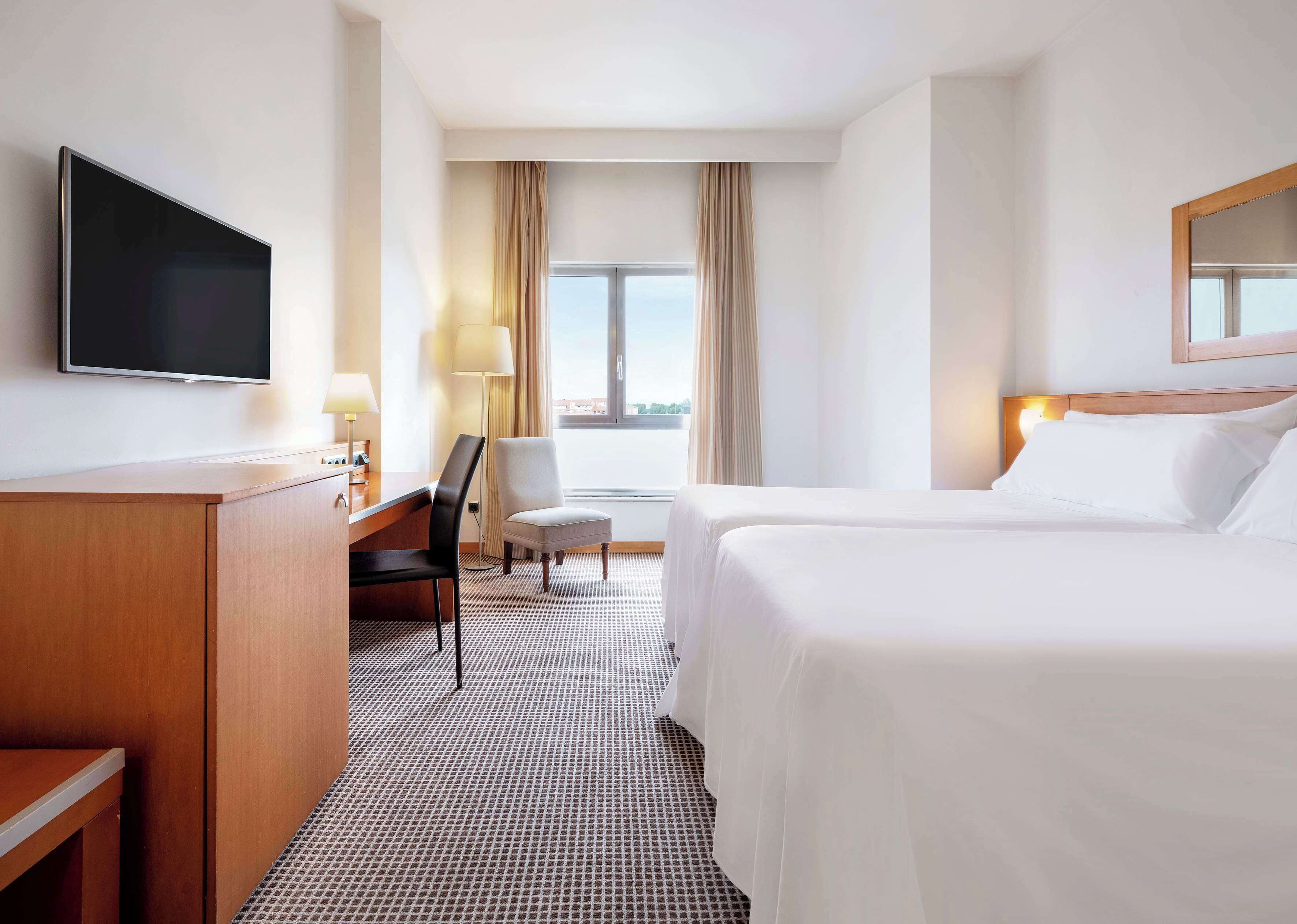 1 bedroom, memory-foam beds, minibar, in-room safe