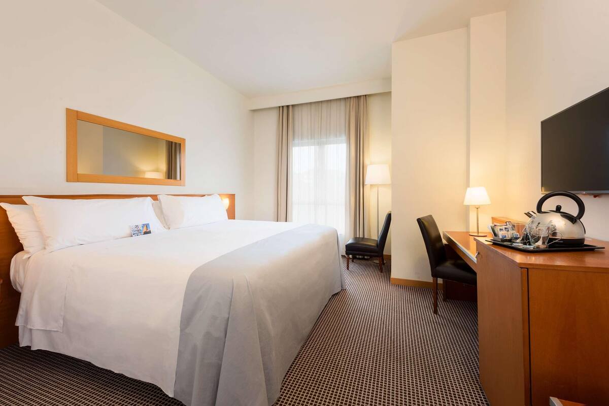 Memory foam beds, minibar, in-room safe, desk