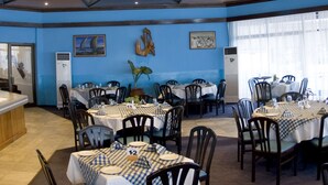 3 restaurants; breakfast, lunch, and dinner served - Elmina Beach Resort (Elmina)