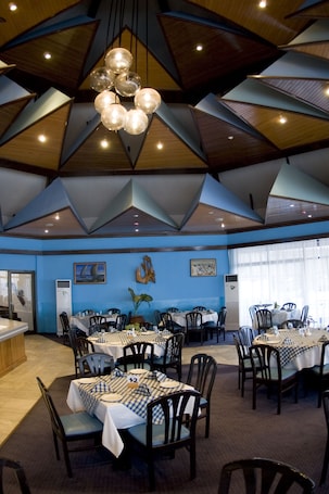 3 restaurants, breakfast, lunch, dinner served; African cuisine. Elmina Beach Resort