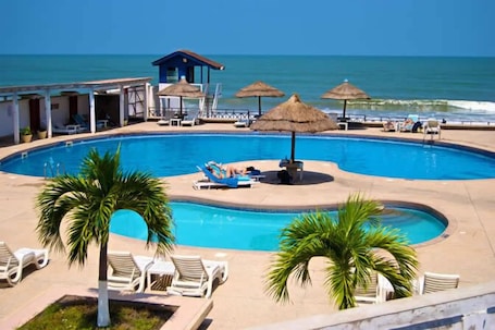 Outdoor pool. Elmina Beach Resort