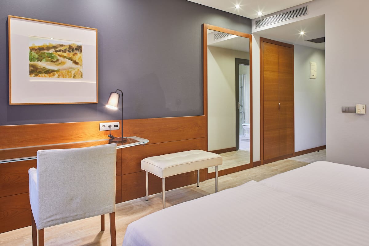 1 bedroom, down duvets, minibar, in-room safe