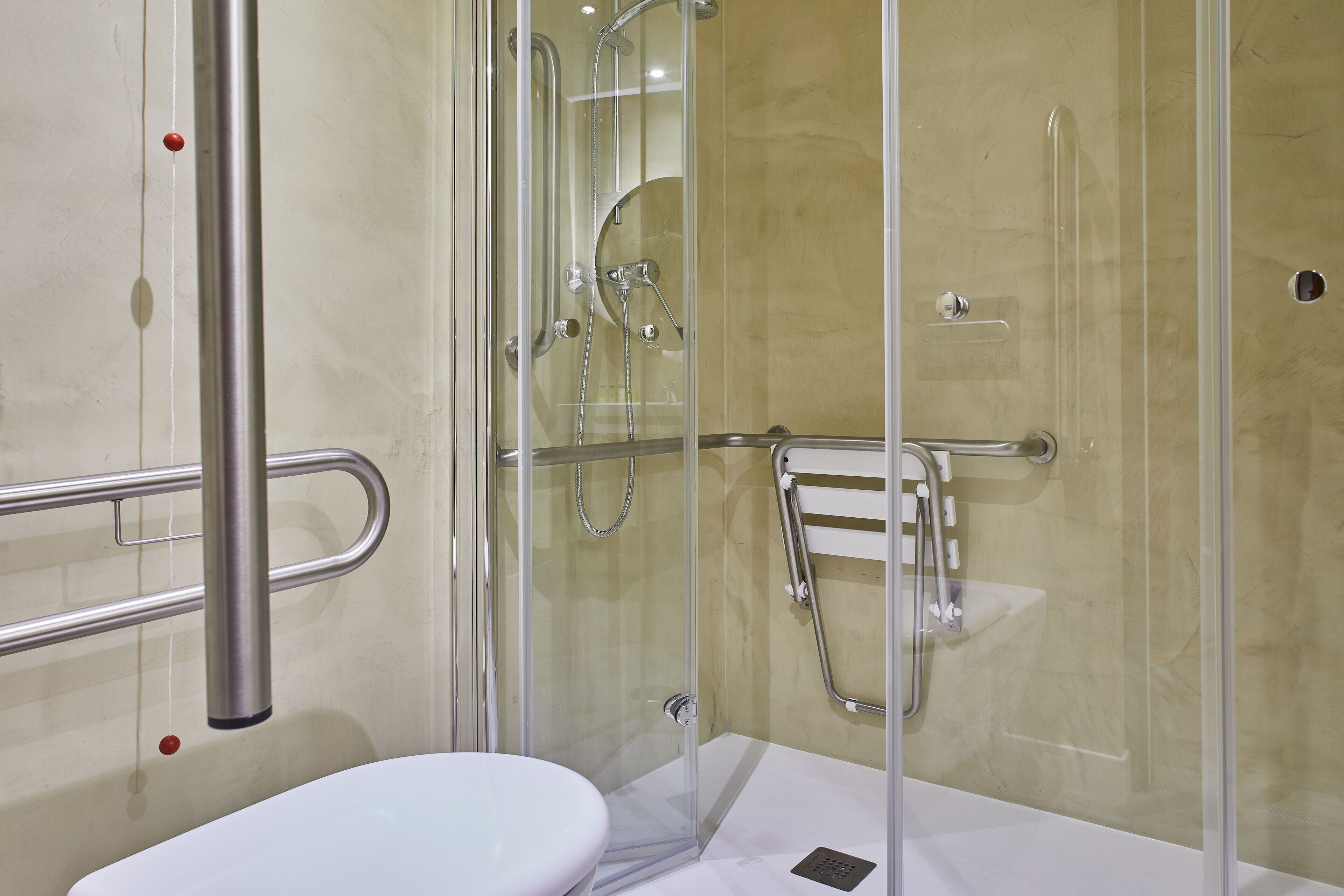 hair dryer, bidet, towels