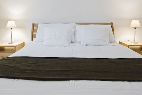 Down comforters, minibar, in-room safe, desk