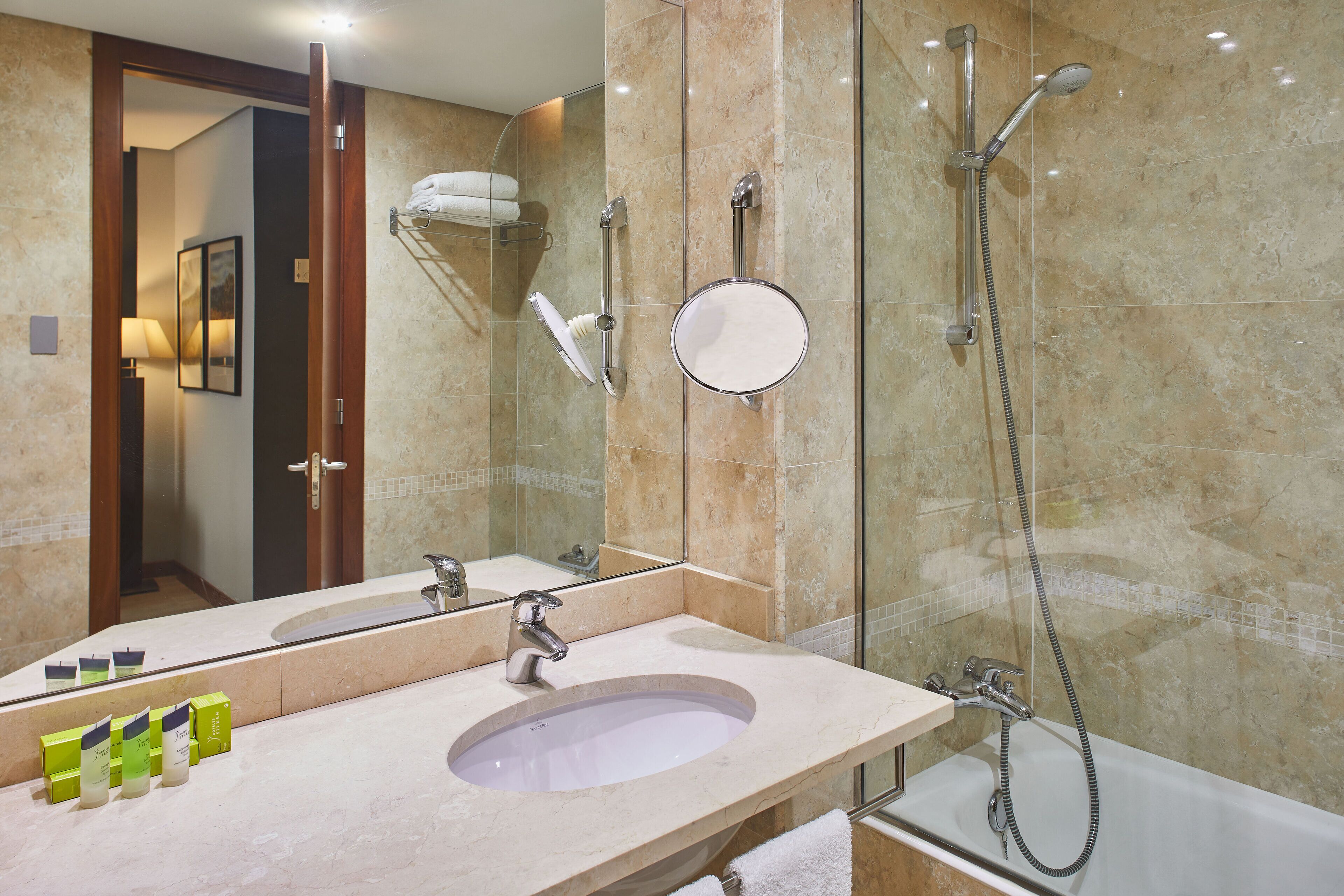 suite junior | bathroom | hair dryer, bidet, towels